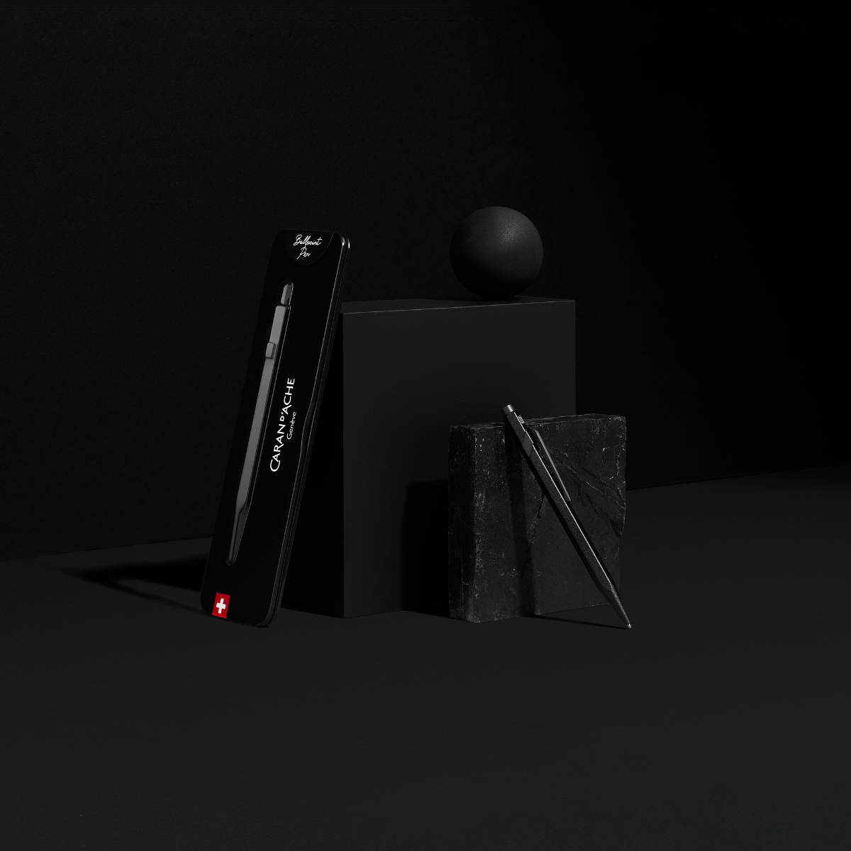 CARAN D'ACHE 849 Kugelschreiber mit Slim Pack - KLARHEIT