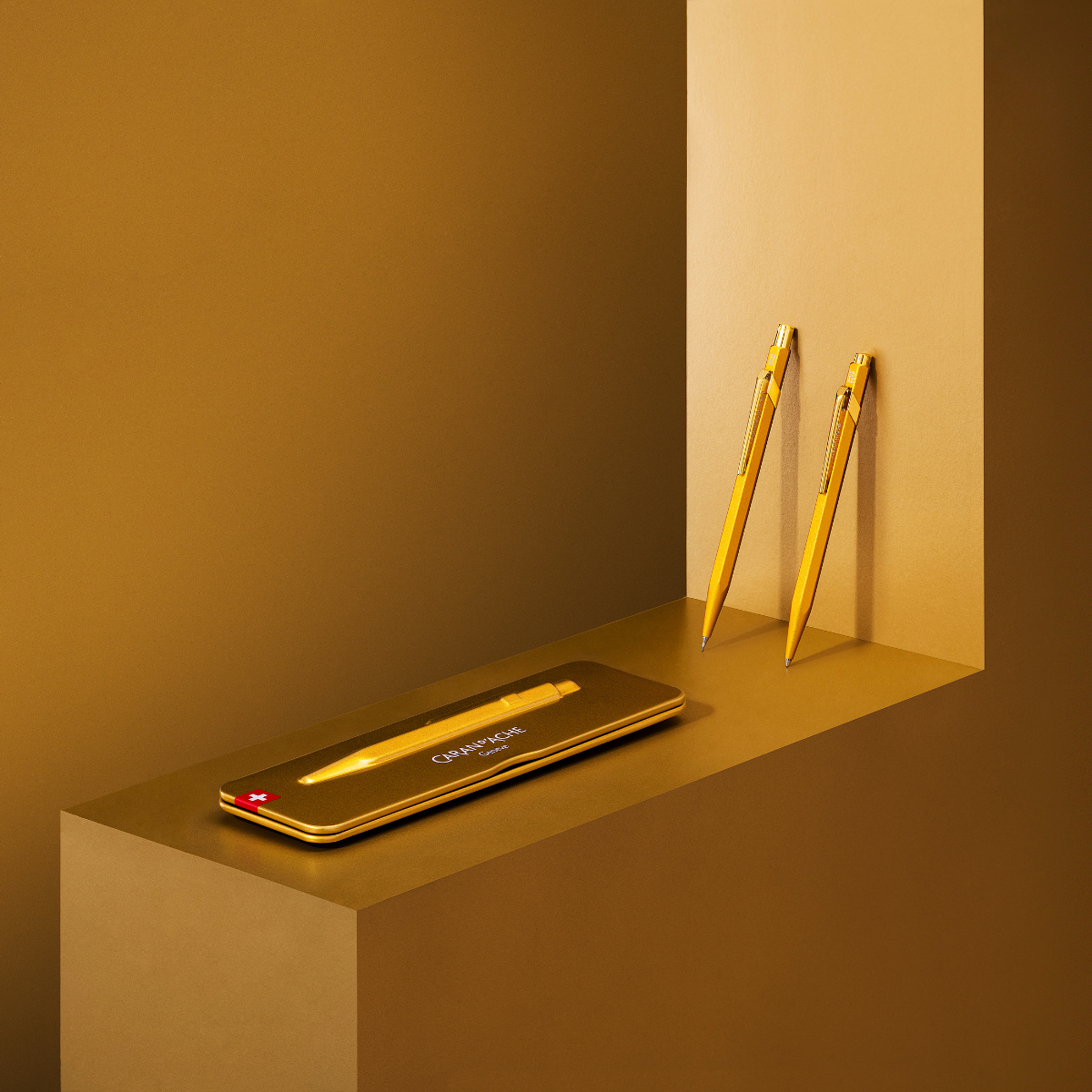 CARAN D'ACHE 849 Kugelschreiber mit Slim Pack - KLARHEIT