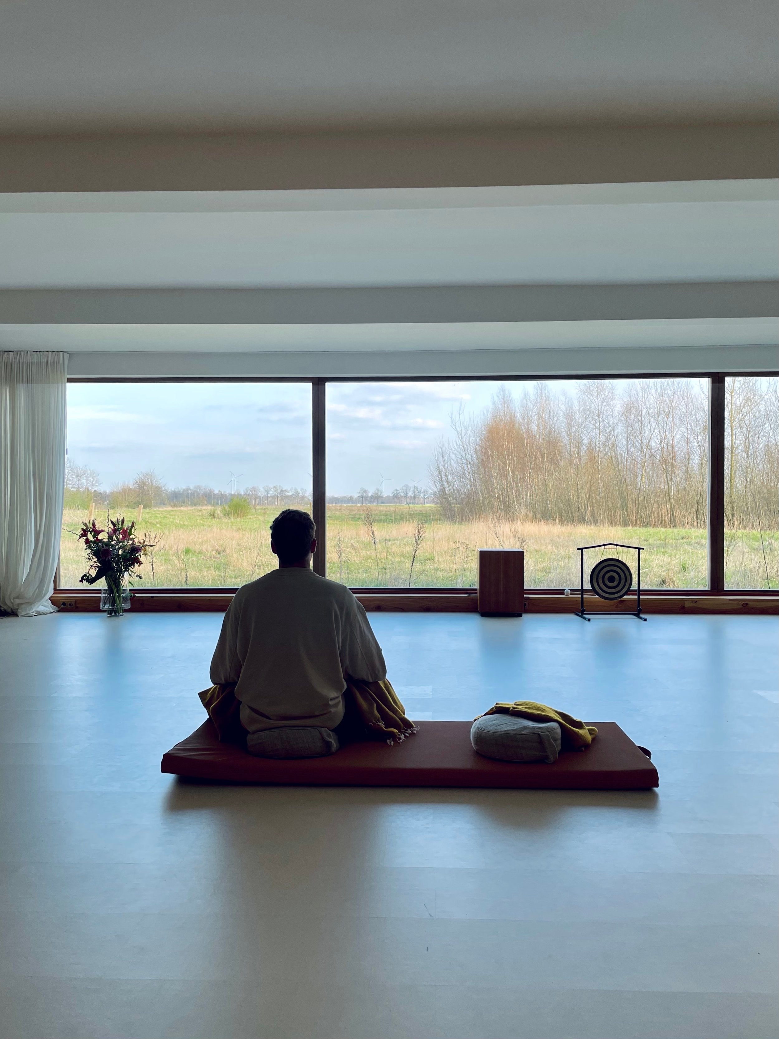 Meditations_und_Yoga_Retreat_Silvester_Neujahr_Endjahresretreat_dania_sandro_meditierend.jpg
